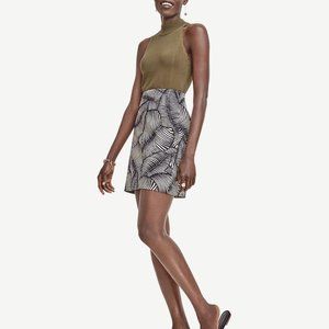 Ann Taylor lined pencil skirt Sz 4 navy and cream palm leaf pattern/ zipper